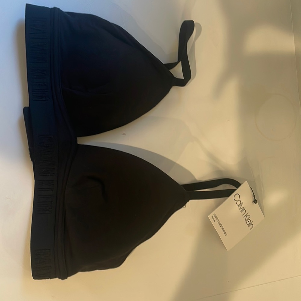 Size small wire fee lightly lined triangle bra